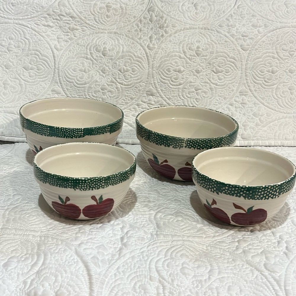 Set of 4 Apple design stoneware bowls‎